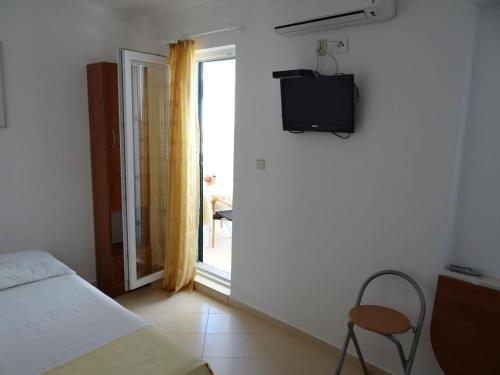 Apartments By The Sea Pag - 17147