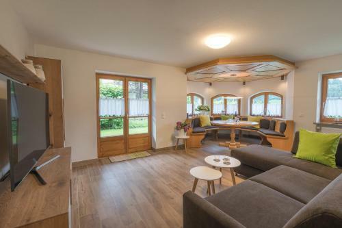 Apartamento Ferienwohnungen Alpentraum - Wiesengl�ck