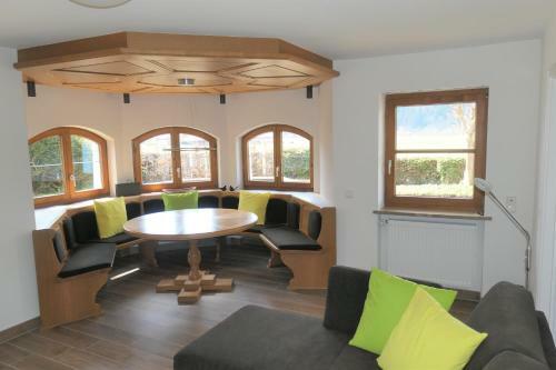 Apartamento Ferienwohnungen Alpentraum - Wiesengl�ck