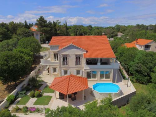 Villa Holiday Home Rajna