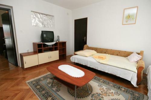 Apartments With A Parking Space Novi Vinodolski - 5514