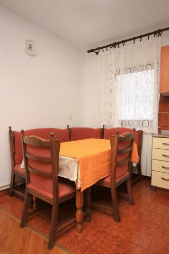 Apartments With A Parking Space Novi Vinodolski - 5514