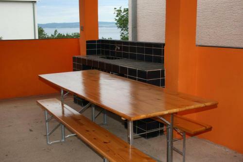 Apartments With A Parking Space Novi Vinodolski - 5514