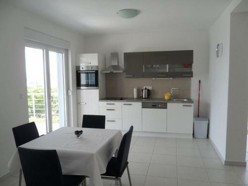 Apartments With A Parking Space Novi Vinodolski - 12498
