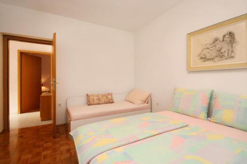 Apartments With A Parking Space Novi Vinodolski - 5529