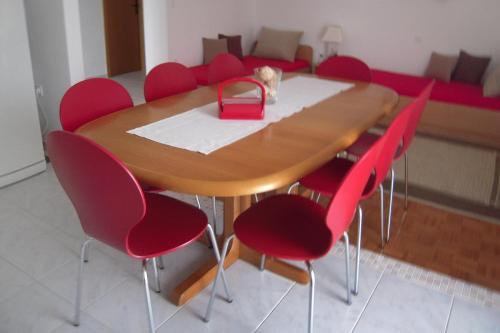 Apartments With A Parking Space Novi Vinodolski - 5529