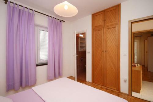 Apartments With A Parking Space Novi Vinodolski - 5529