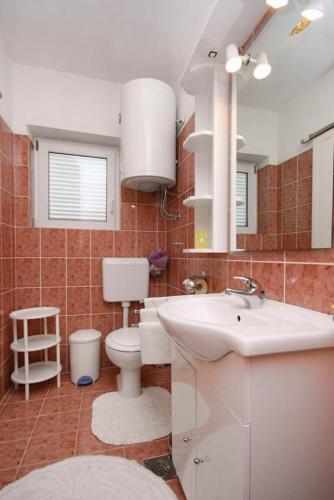 Apartments With A Parking Space Novi Vinodolski - 5529