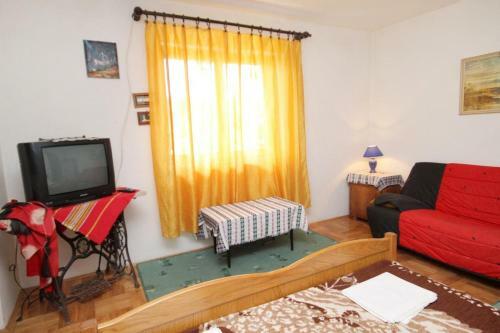 Apartments With A Parking Space Novi Vinodolski - 5582