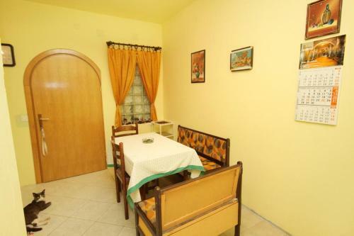 Apartments With A Parking Space Novi Vinodolski - 5582