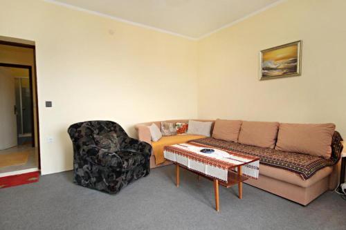 Apartments With A Parking Space Novi Vinodolski - 5582