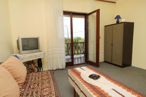 Apartments With A Parking Space Novi Vinodolski - 5582