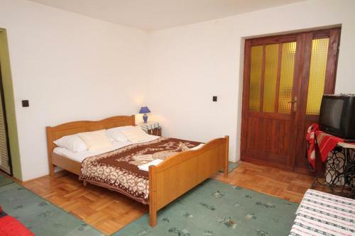 Apartments With A Parking Space Novi Vinodolski - 5582