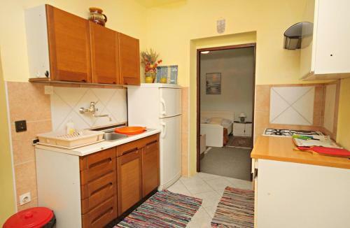 Apartments With A Parking Space Novi Vinodolski - 5582