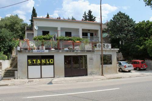 Apartments With A Parking Space Novi Vinodolski - 5582