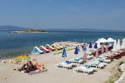 Apartments With A Parking Space Novi Vinodolski - 5582