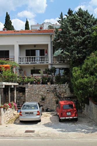 Apartments With A Parking Space Novi Vinodolski - 5582