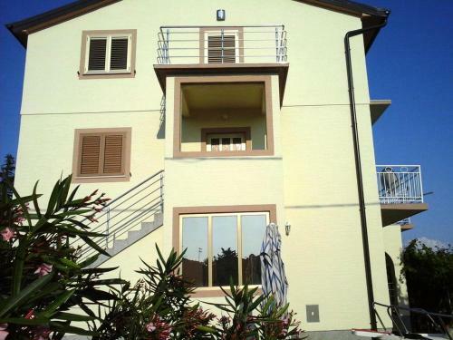 Apartments With A Parking Space Novi Vinodolski - 5482