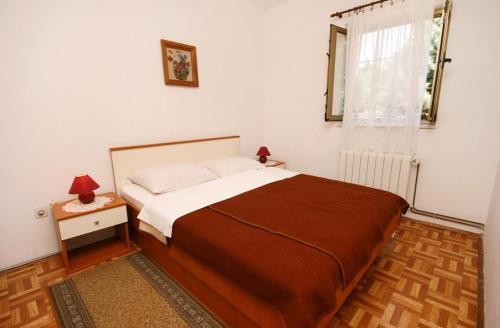 Apartments With A Parking Space Novi Vinodolski - 5482