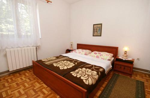 Apartments With A Parking Space Novi Vinodolski - 5482