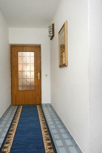 Apartments With A Parking Space Novi Vinodolski - 5482