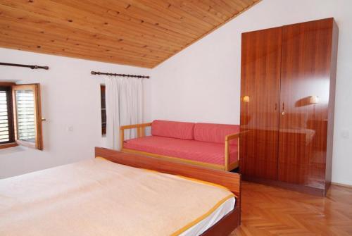 Apartments With A Parking Space Novi Vinodolski - 5587
