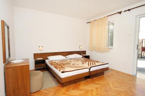 Apartments With A Parking Space Novi Vinodolski - 5587