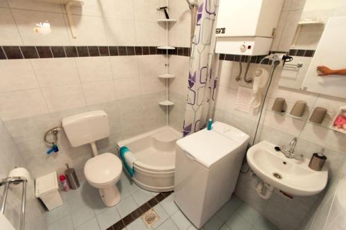 Redhill Apartments