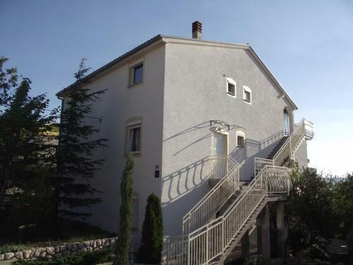 Apartments With A Parking Space Novi Vinodolski - 15823