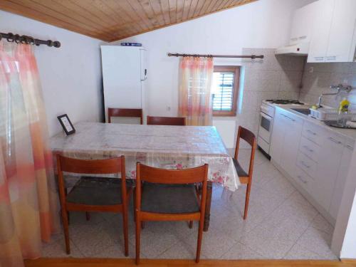 Apartments In Novi Vinodolski 38122