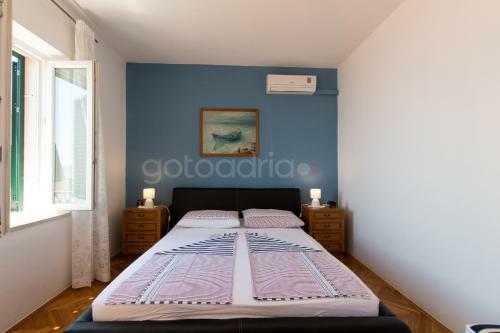 Seafront Apartment Mirta