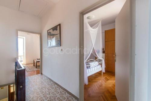 Seafront Apartment Mirta