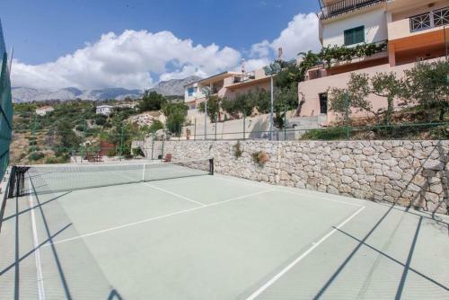Villa Lea With Private Pool, Tennis Court And Mini Golf Course