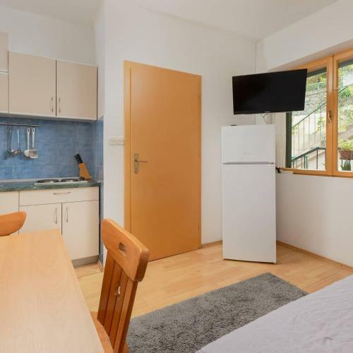 Pine And Sunshine Apartments