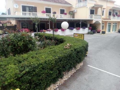Hostal Pansion Restoran Marin