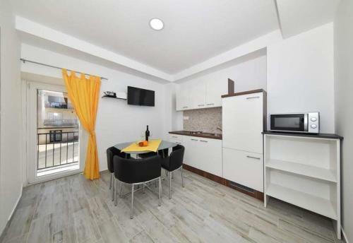 Vacation Stone House, 100m From The Beach