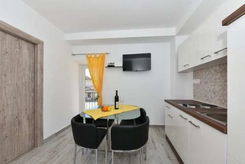 Vacation Stone House, 100m From The Beach
