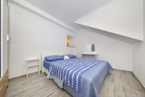 Vacation Stone House, 100m From The Beach