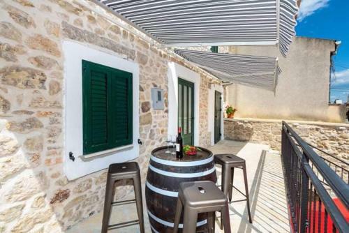 Vacation Stone House, 100m From The Beach