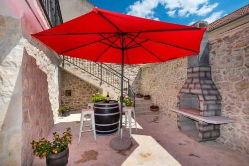 Vacation Stone House, 100m From The Beach