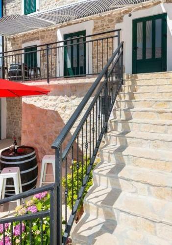 Vacation Stone House, 100m From The Beach