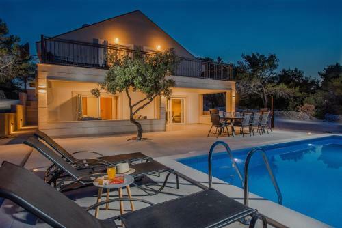 Lovely View Villa In Povlja