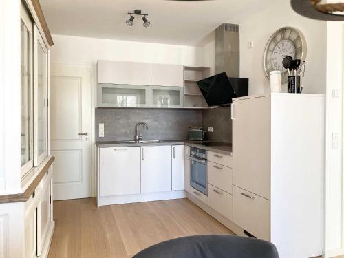 D�nenliebe, Apartment 12