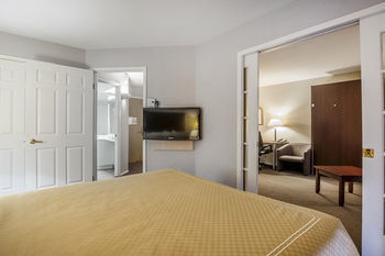 Hotel Syracuse Inn And Suites