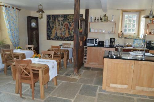 Bed & Breakfast Manoir De Lesplouenan