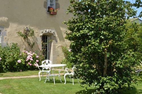 Bed & Breakfast Manoir De Lesplouenan