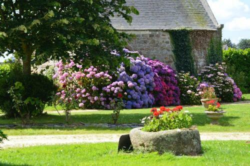 Bed & Breakfast Manoir De Lesplouenan