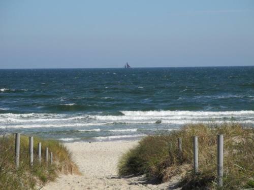 Apartamento Strandvilla Baabe 18 - Strandgefl�ster
