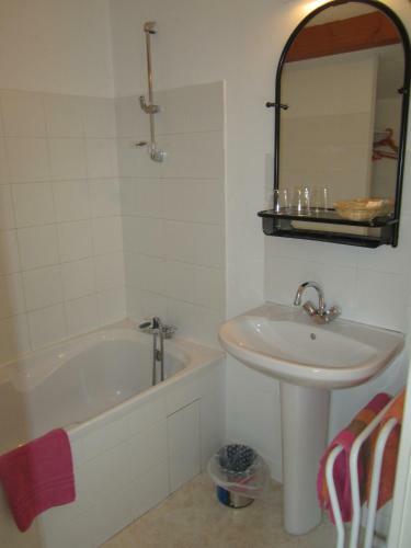 Bed & Breakfast Chambre D'h�tes La Tour De Brazalem