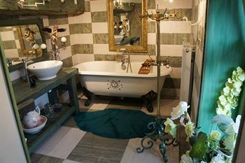 Bed & Breakfast Aux Logis De La Solre